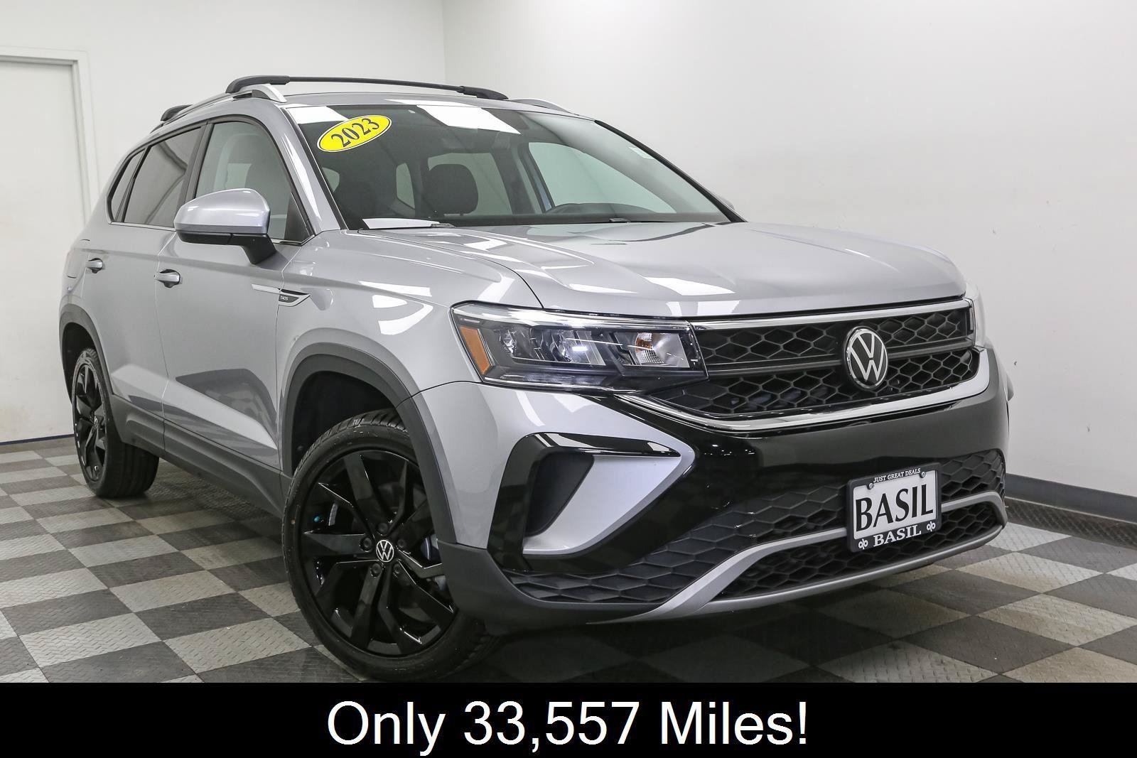 Used 2023 Volkswagen Taos SE w/ Black Wheel Package FWD image 2