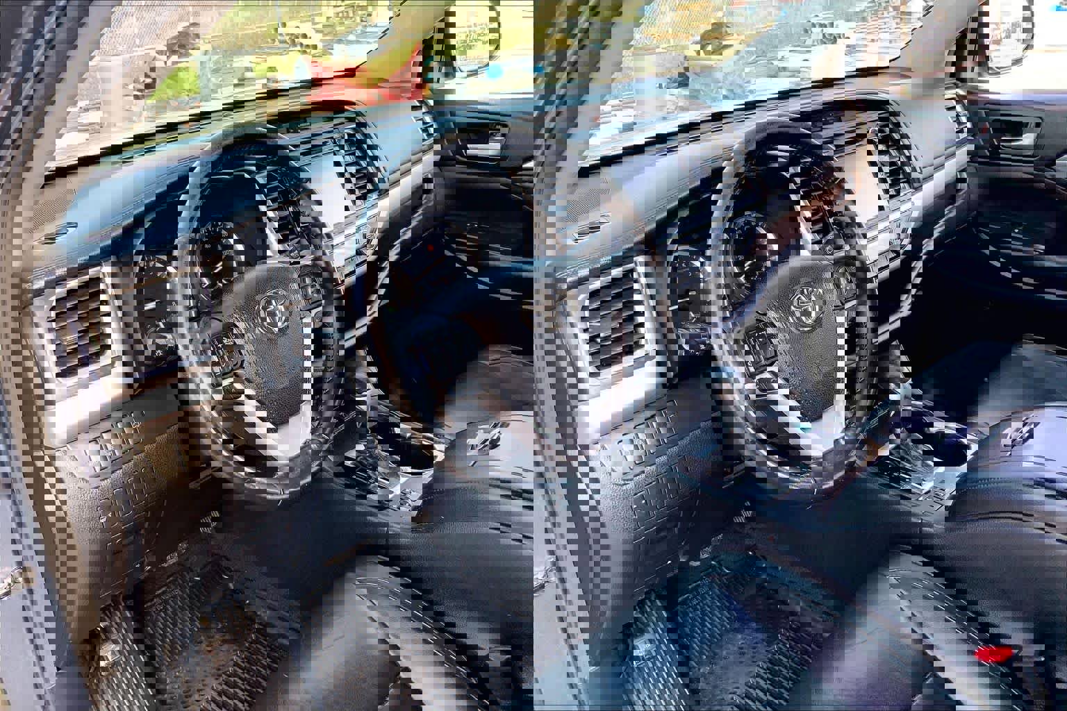 Used 2017 Toyota Highlander XLE image 17