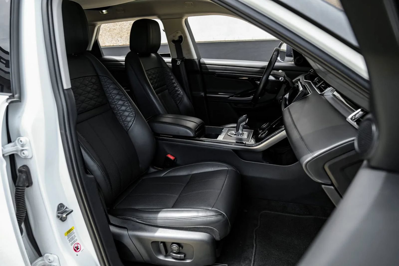Used 2020 Land Rover Range Rover Evoque SE AWD/4WD image 36