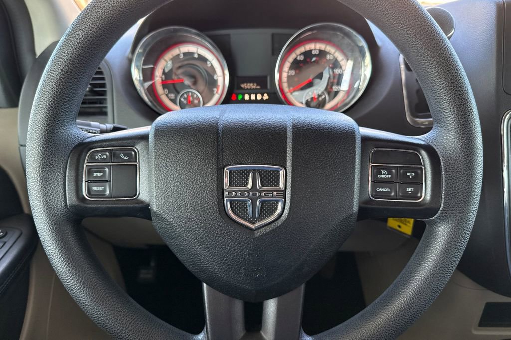 Used 2018 Dodge Grand Caravan SE w/ UConnect Hands-Free Group image 31