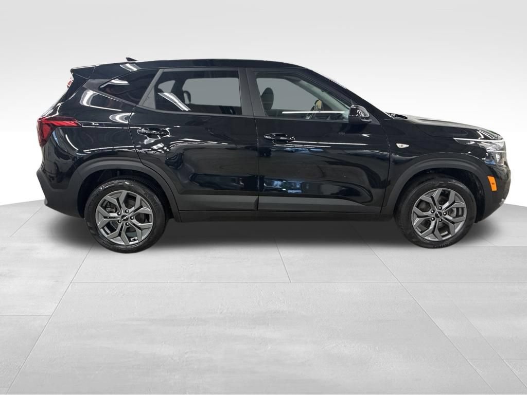 Used 2024 Kia Seltos LX AWD/4WD image 7