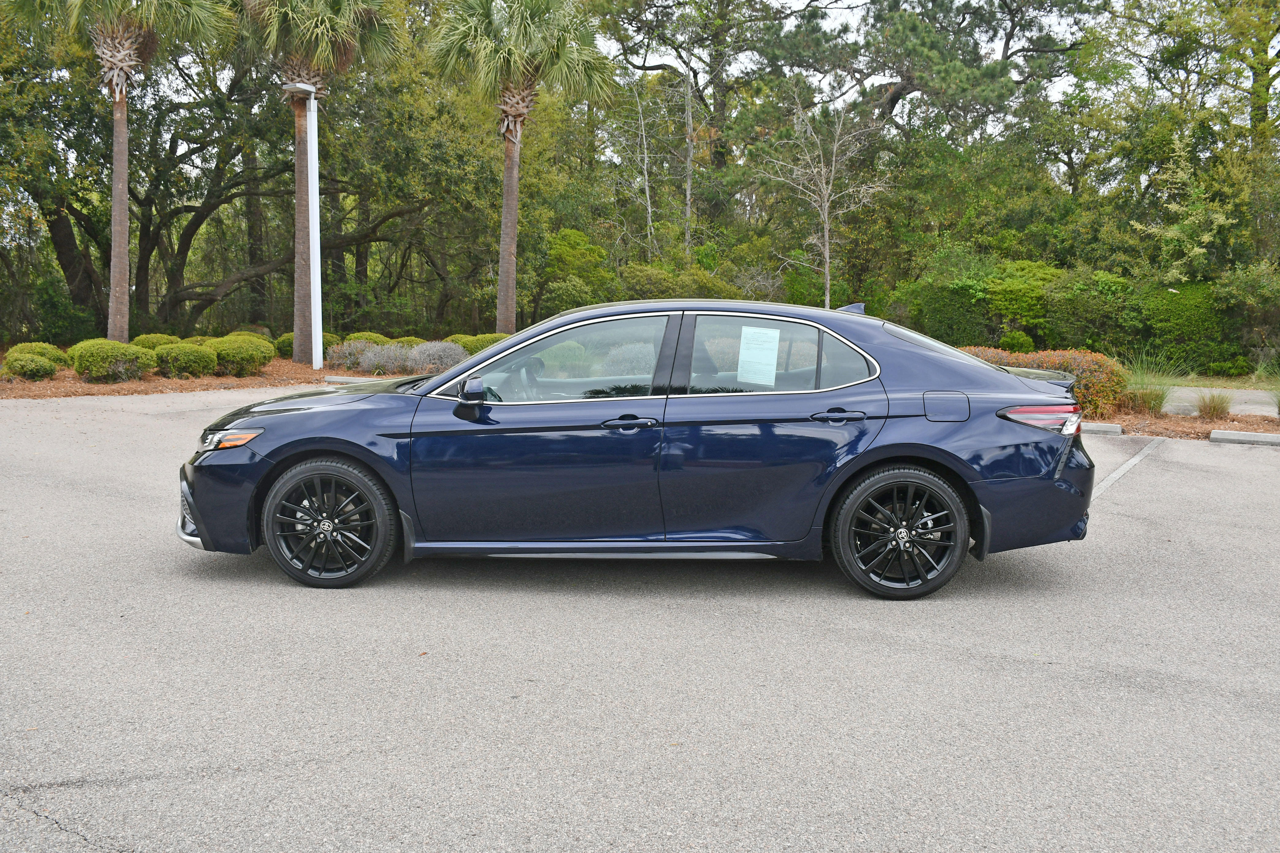 Certified 2022 Toyota Camry XSE FWD image 5