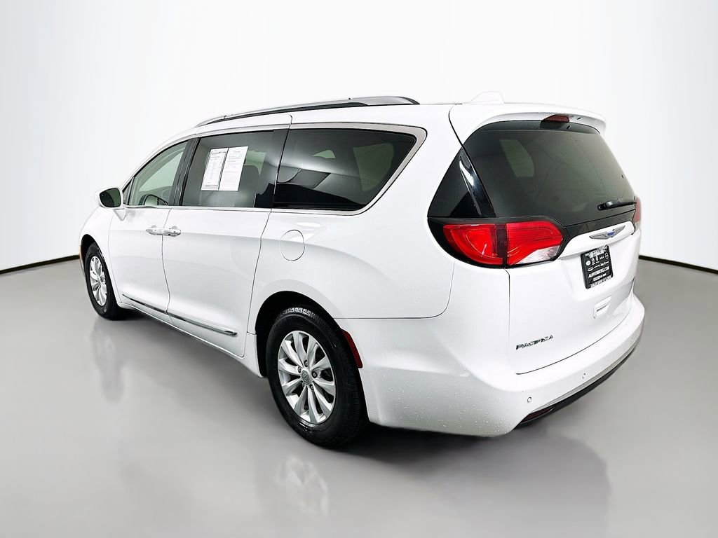 Used 2019 Chrysler Pacifica Touring-L image 5