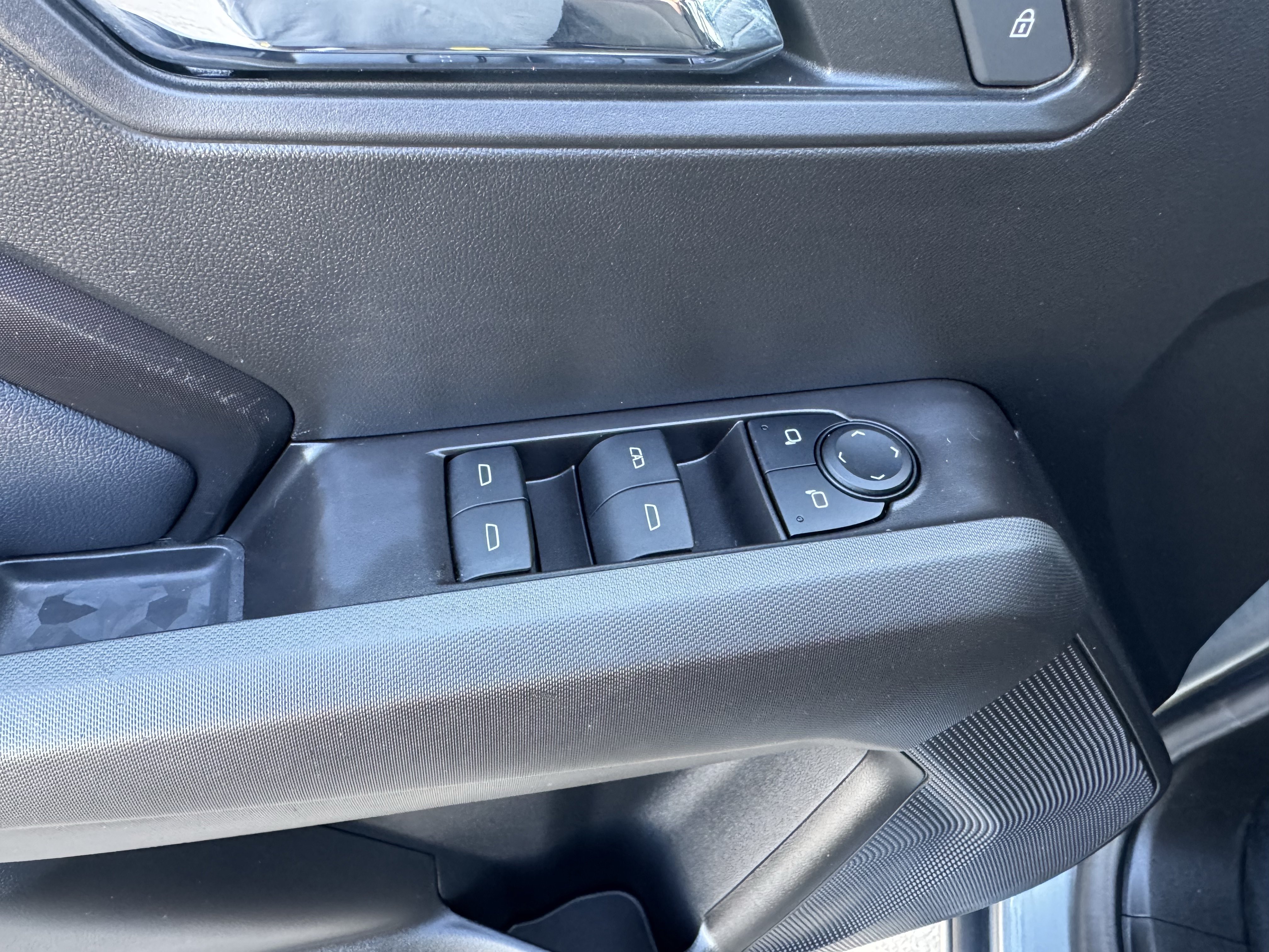 Used 2024 Chevrolet Colorado LT AWD/4WD image 10