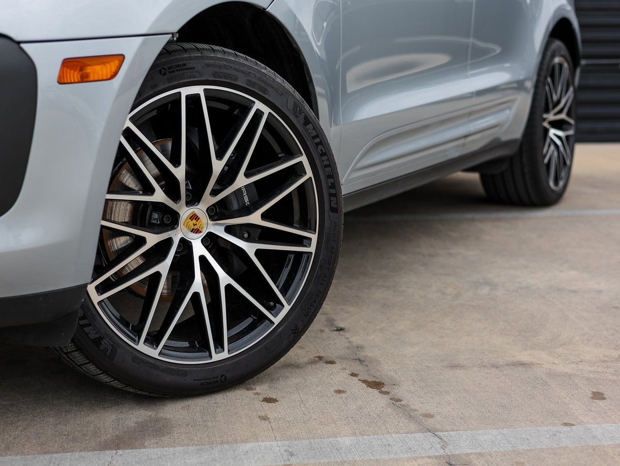 Certified 2025 Porsche Macan image 12