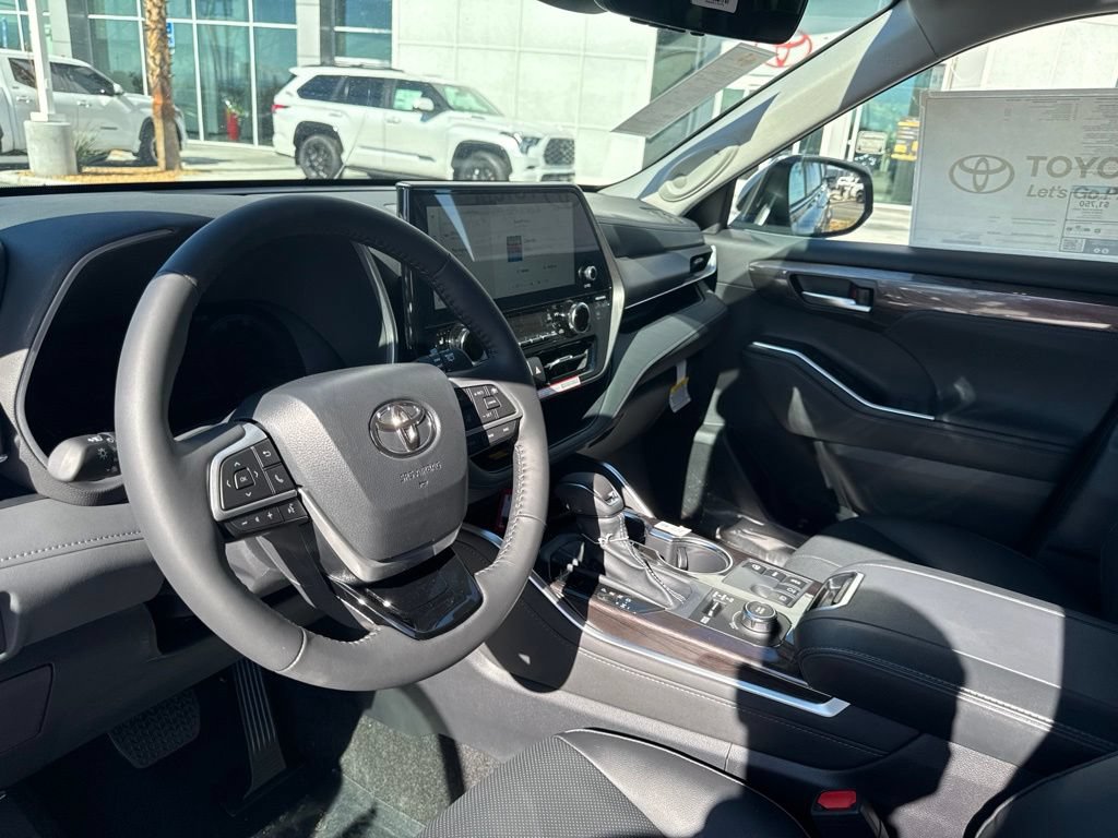 New 2026 Toyota Highlander Limited AWD/4WD image 8