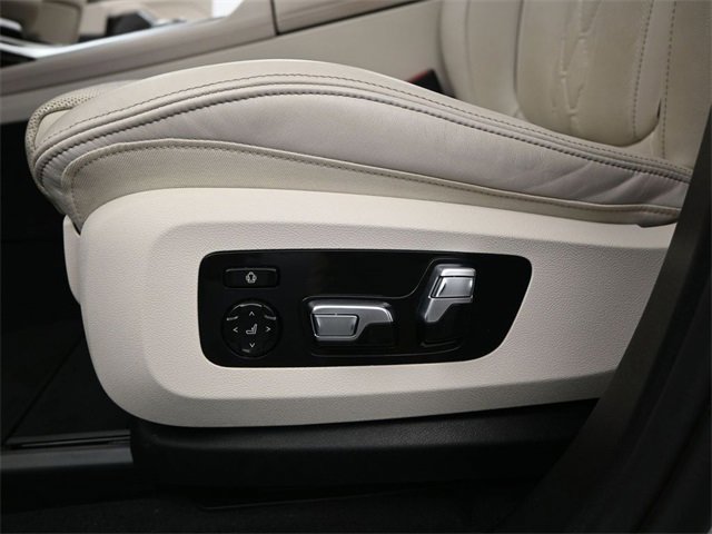Used 2024 BMW X7 xDrive40i w/ Executive Package image 21