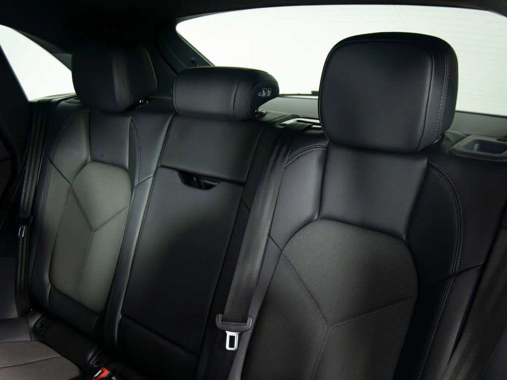 Certified 2025 Porsche Macan image 35