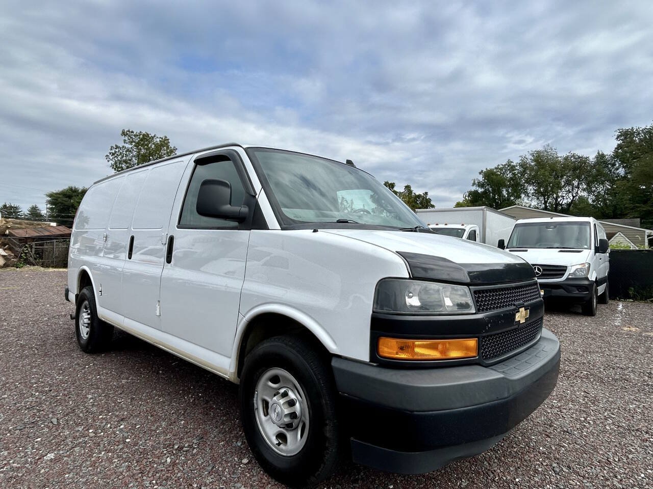 Used 2018 Chevrolet Express 2500 w/ Driver Convenience Package RWD image 7