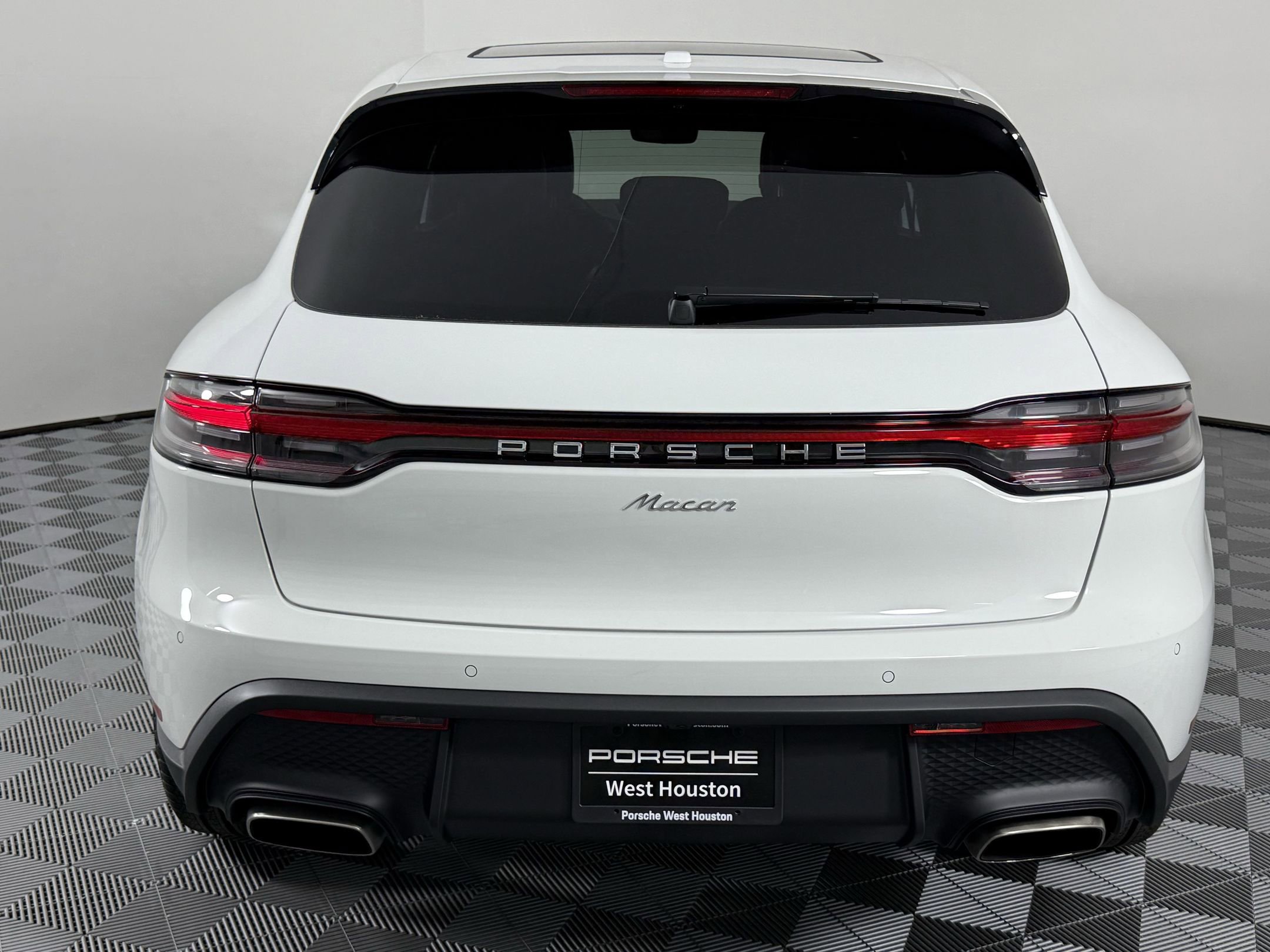 New 2025 Porsche Macan image 10