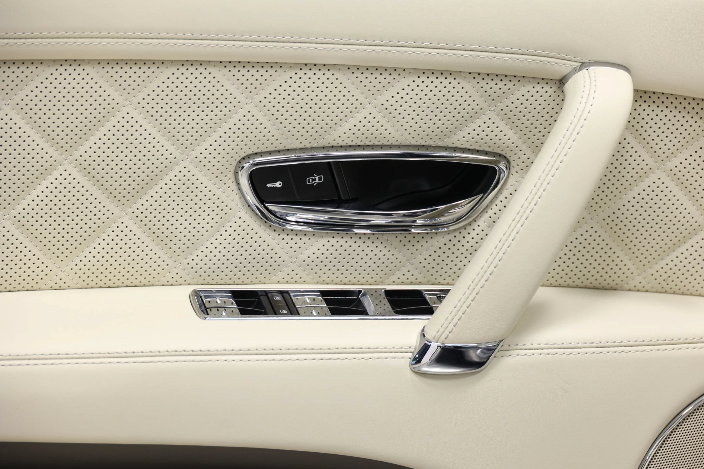 Used 2018 Bentley Flying Spur V8 AWD/4WD image 13