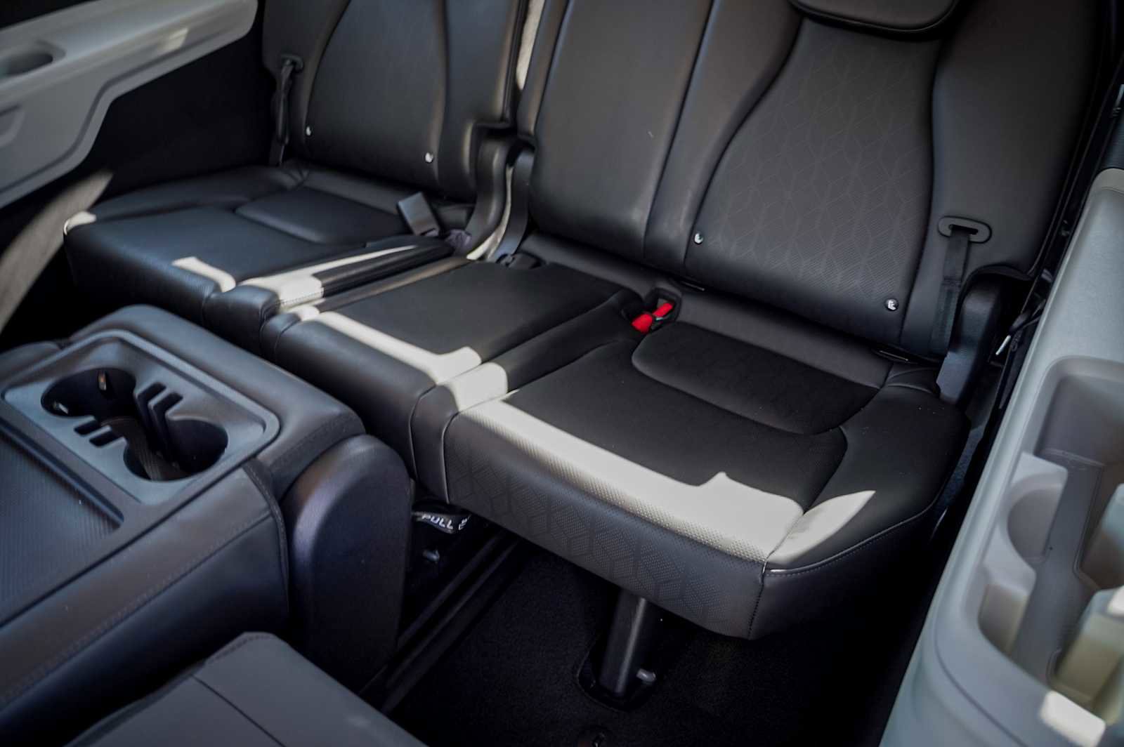 Certified 2024 Kia Carnival LX image 31