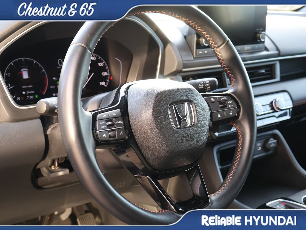 Used 2025 Honda Pilot Sport image 25