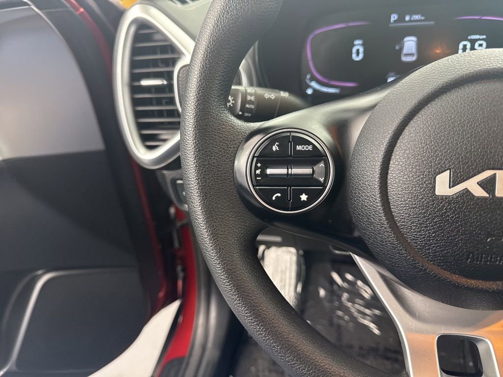 Used 2023 Kia Soul LX w/ LX Technology Package FWD image 24