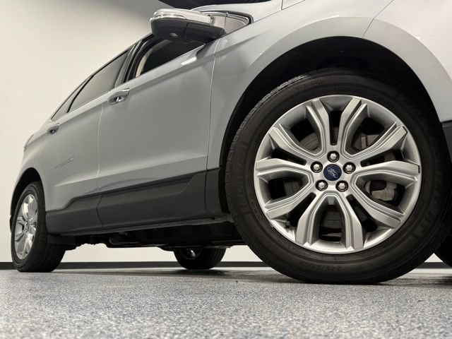 Used 2022 Ford Edge Titanium w/ Equipment Group 301A AWD/4WD image 3
