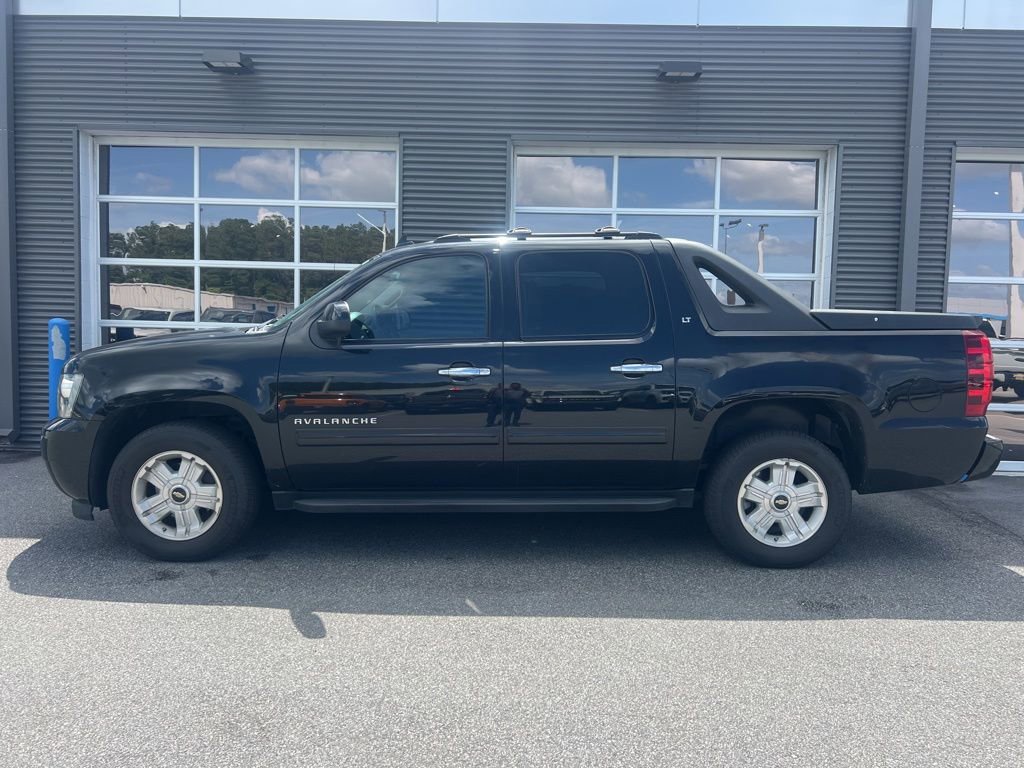 Used 2012 Chevrolet Avalanche LT RWD image 2
