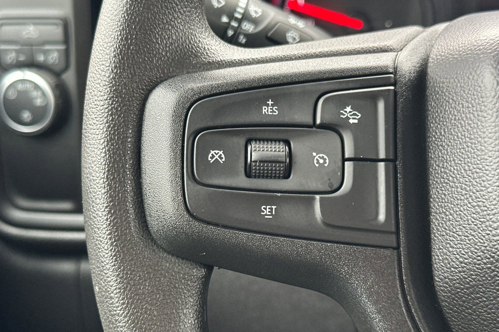 Used 2025 Chevrolet Silverado 1500 Custom image 36