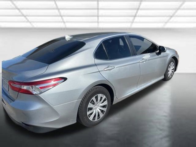 Used 2020 Toyota Camry L image 2