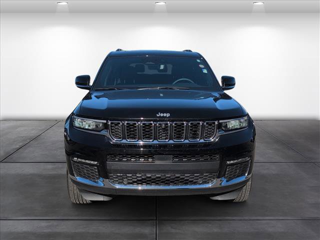Used 2025 Jeep Grand Cherokee L Limited w/ Luxury Tech Group II image 6