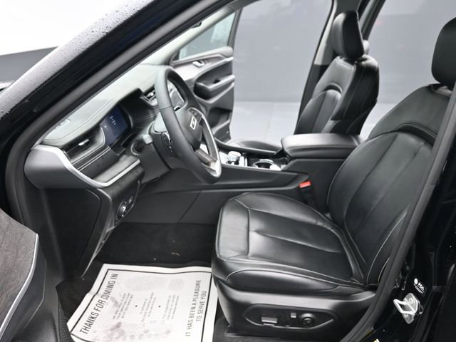 Used 2023 Jeep Grand Cherokee Limited image 13