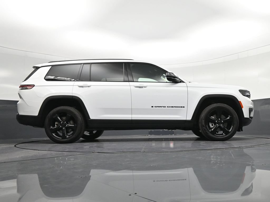 Used 2025 Jeep Grand Cherokee L Limited w/ Black Appearance Package RWD image 29