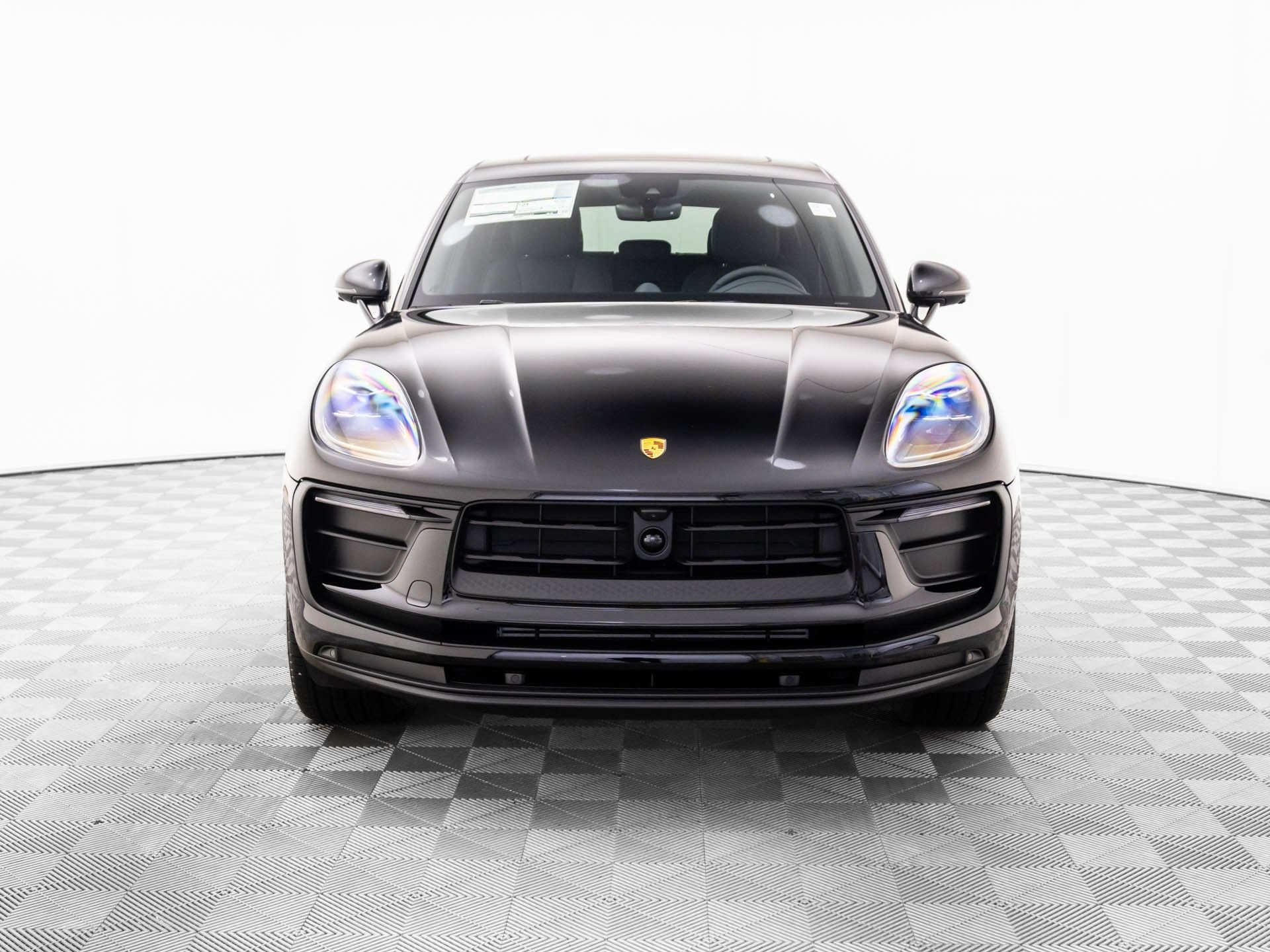 Certified 2026 Porsche Macan AWD/4WD image 9