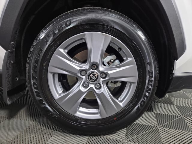 Used 2025 Toyota RAV4 XLE AWD/4WD image 16