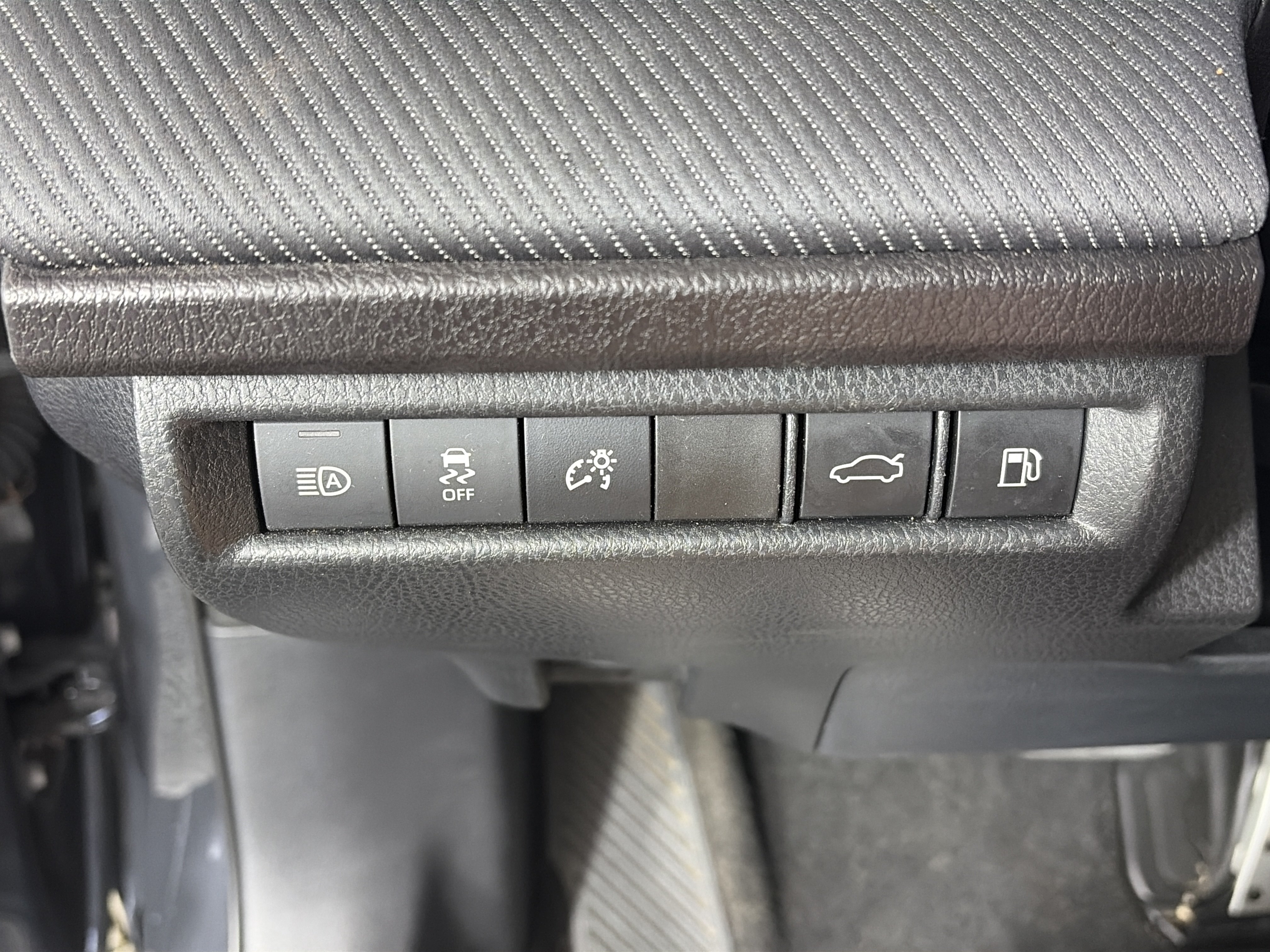 Used 2025 Toyota Camry SE FWD image 27