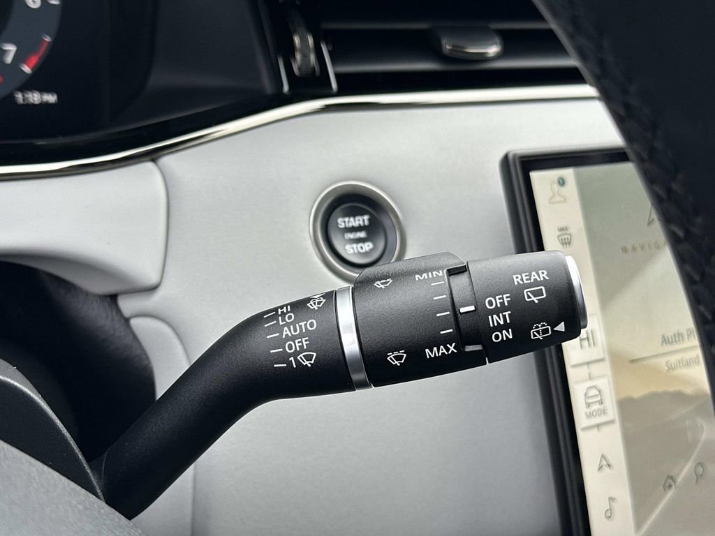 Used 2025 Land Rover Range Rover Evoque S image 19