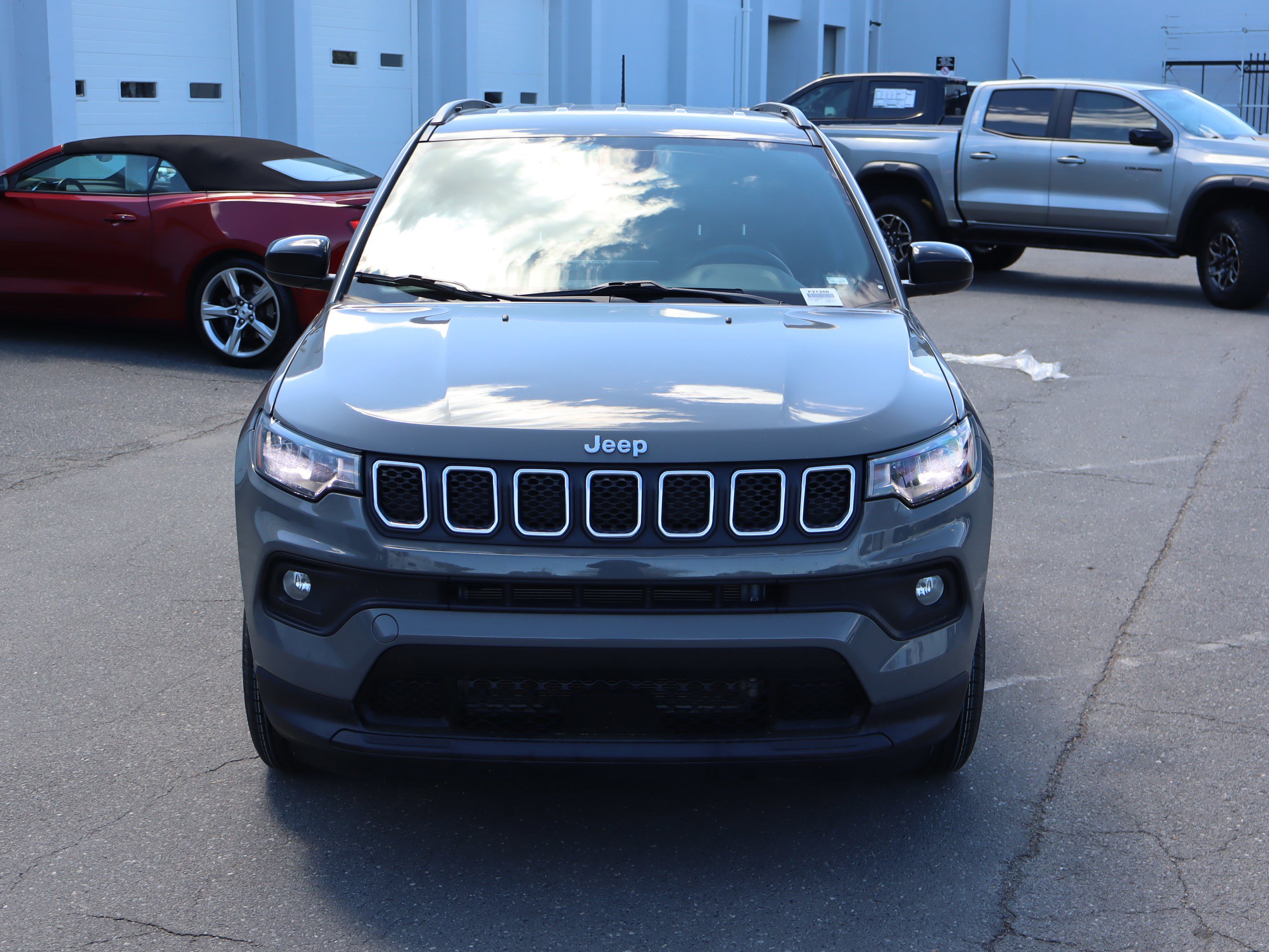 Used 2024 Jeep Compass Latitude image 3