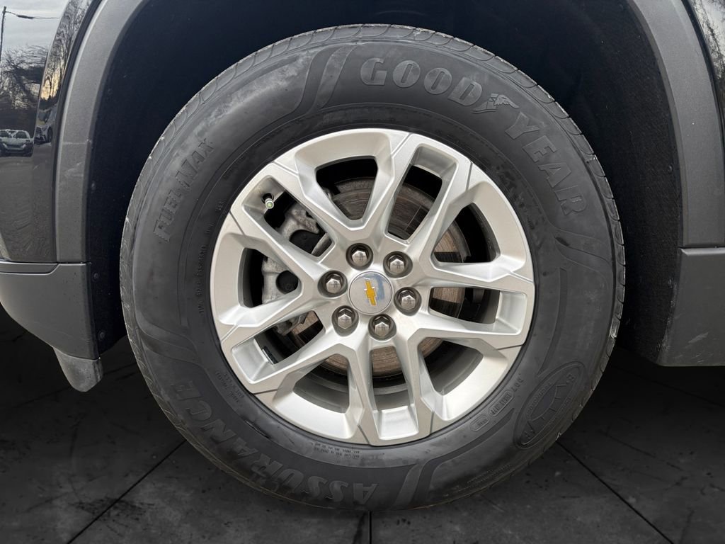 Used 2021 Chevrolet Traverse LS image 14