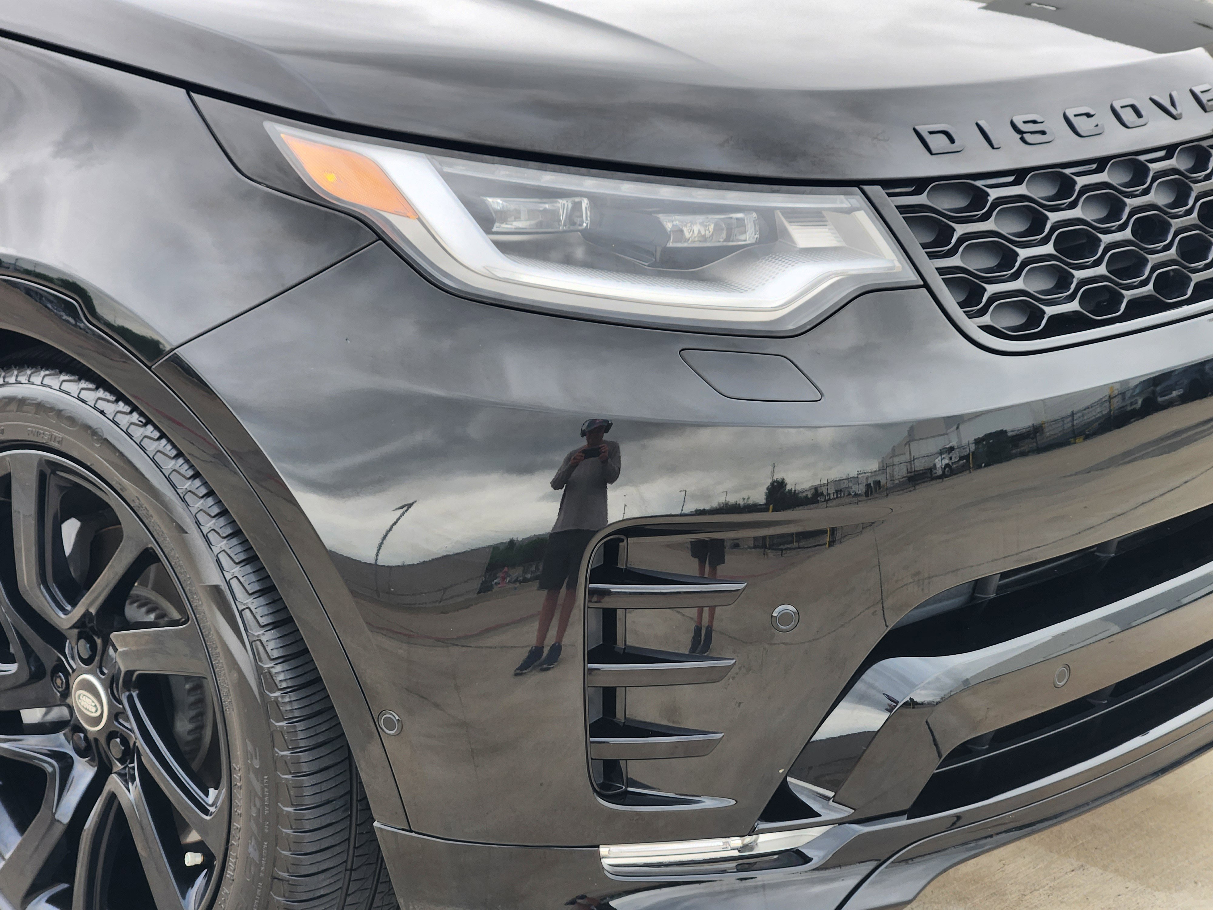 Certified 2025 Land Rover Discovery Dynamic SE image 8