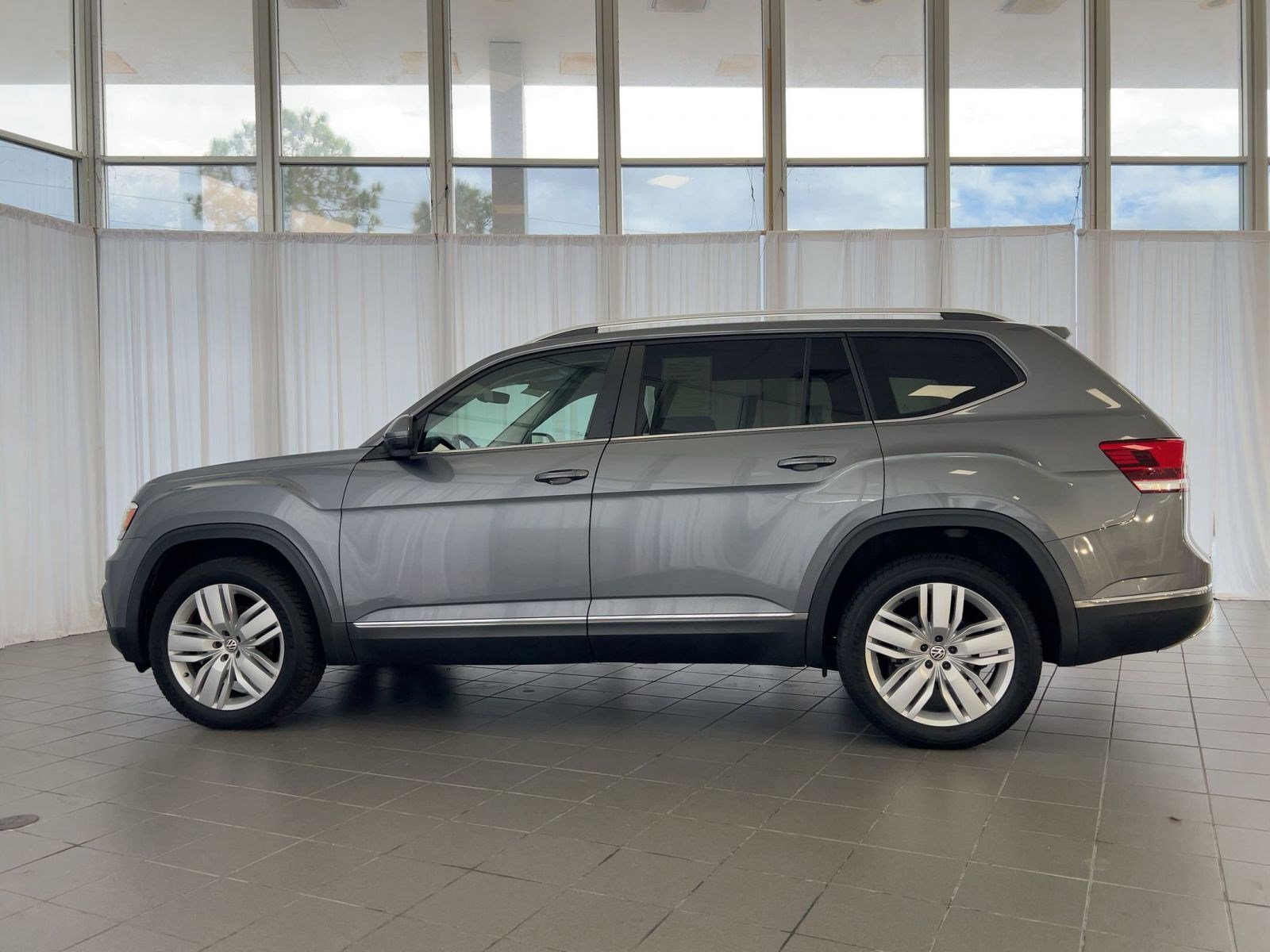 Used 2019 Volkswagen Atlas SEL image 2