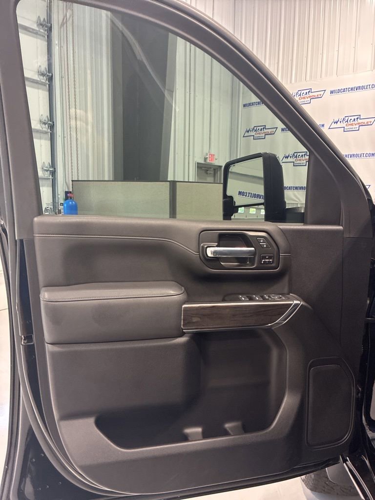 Used 2023 Chevrolet Silverado 2500 LTZ AWD/4WD image 18