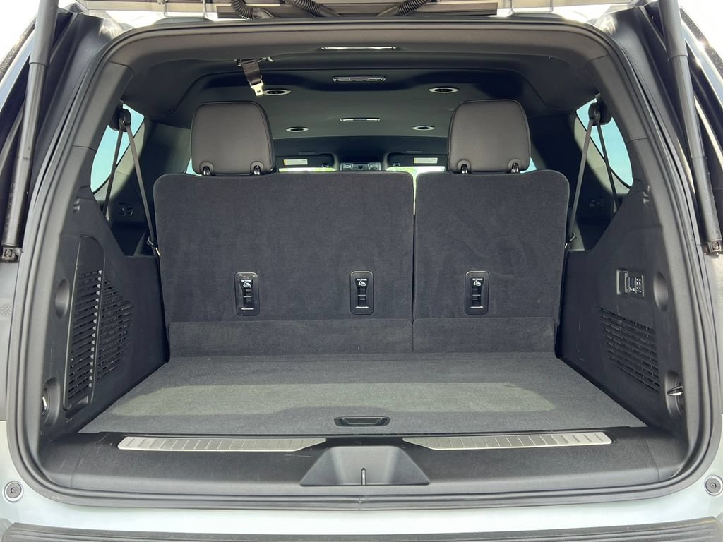 Used 2025 Chevrolet Suburban Premier AWD/4WD image 43