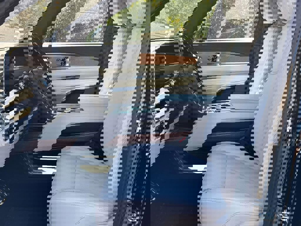 New 2026 Cadillac Vistiq Sport image 9