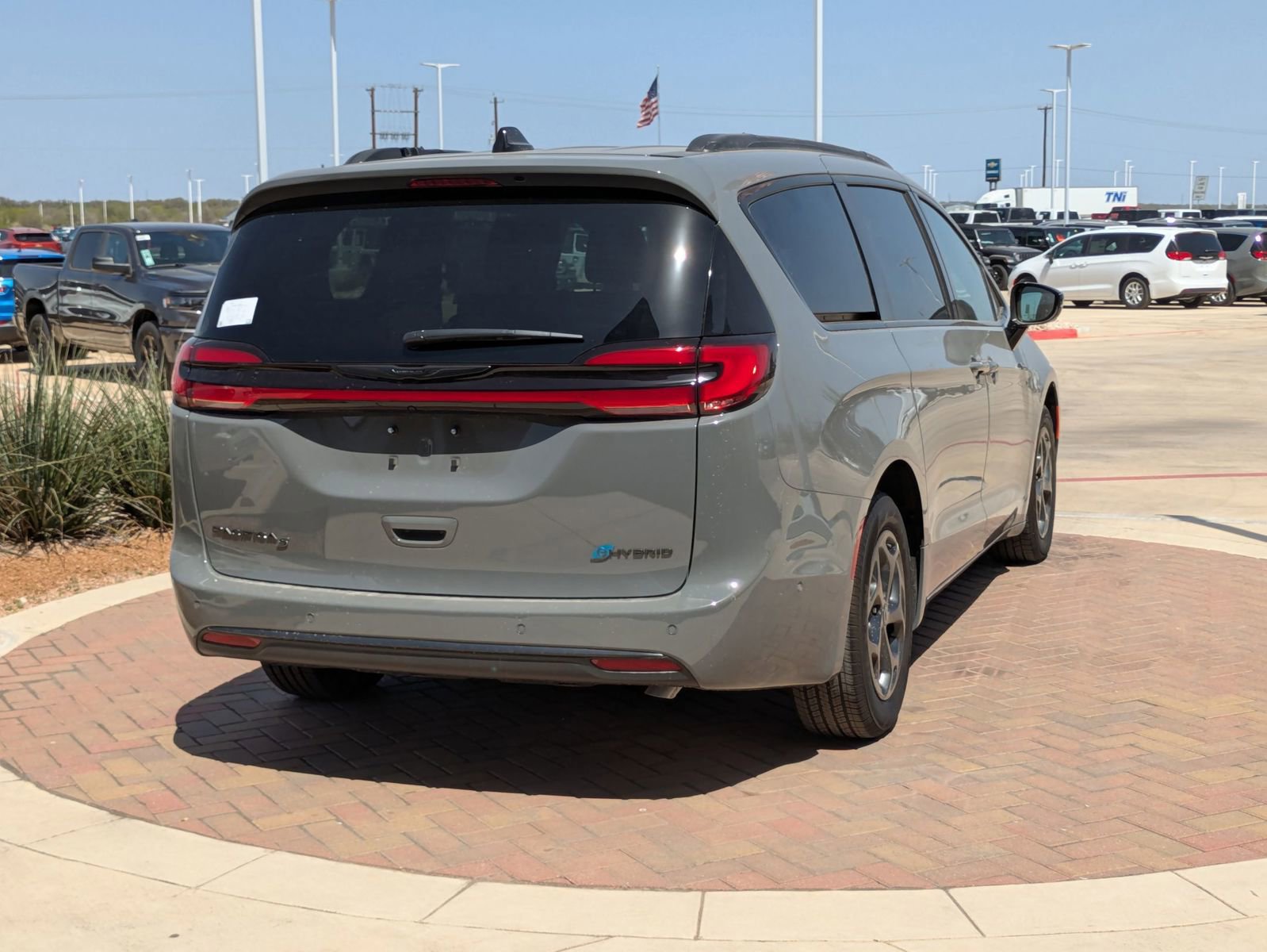 New 2025 Chrysler Pacifica Premium image 3