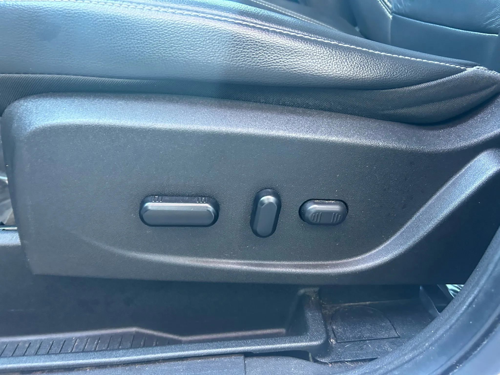 Used 2019 Ford Escape Titanium image 18