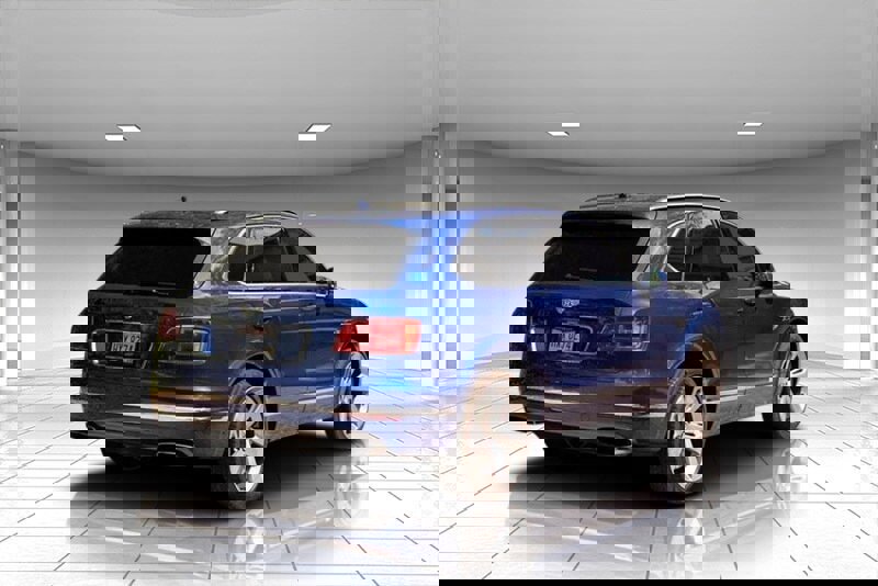 Used 2018 Bentley Bentayga Onyx Edition image 8