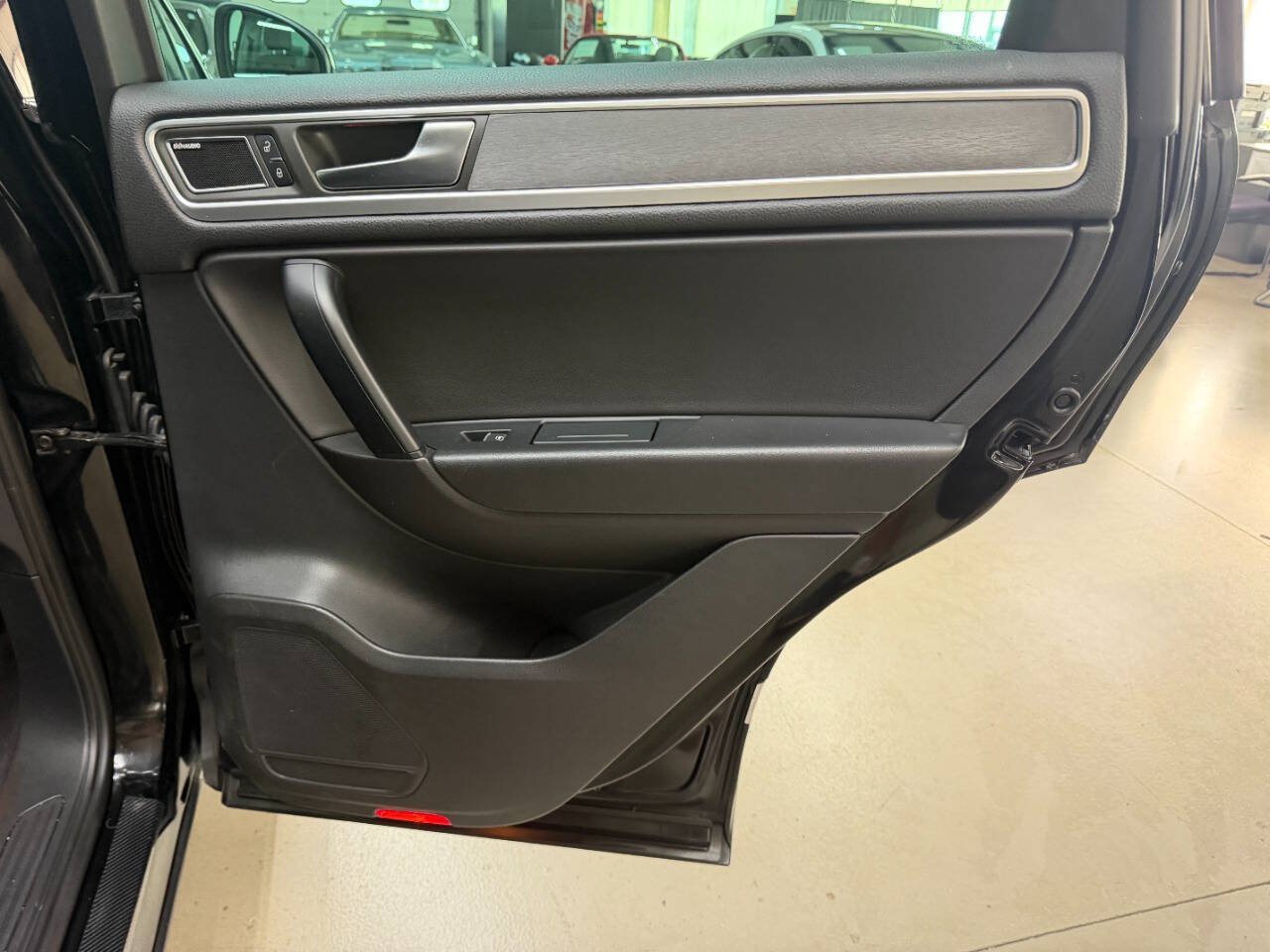 Used 2012 Volkswagen Touareg VR6 AWD/4WD image 14