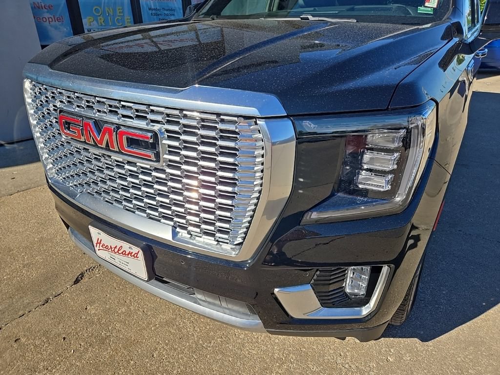 Used 2024 GMC Yukon XL Denali w/ Advanced Technology Package AWD/4WD image 17