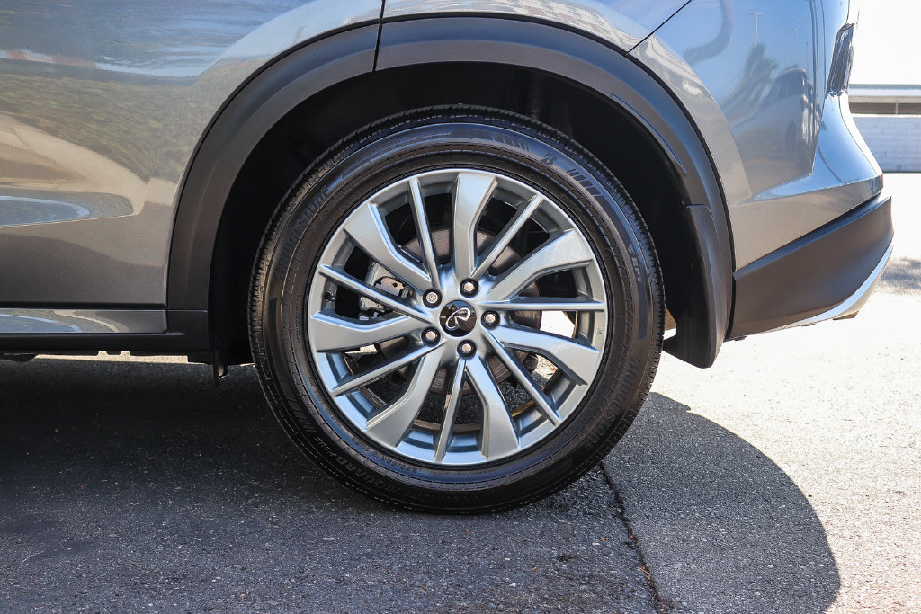 Certified 2023 INFINITI QX50 Luxe FWD image 11
