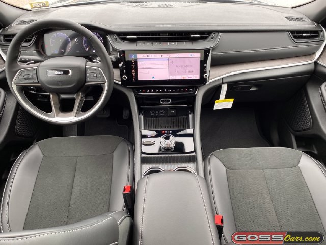 New 2026 Jeep Grand Cherokee Altitude AWD/4WD image 9
