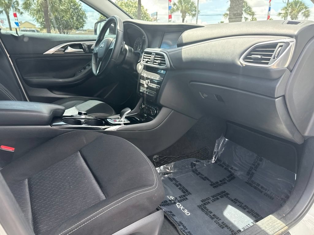 Used 2018 INFINITI QX30 FWD image 23