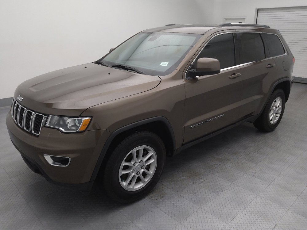 Used 2019 Jeep Grand Cherokee Laredo image 2