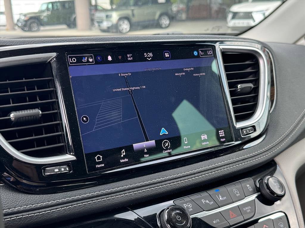Used 2022 Chrysler Pacifica Limited AWD/4WD image 26