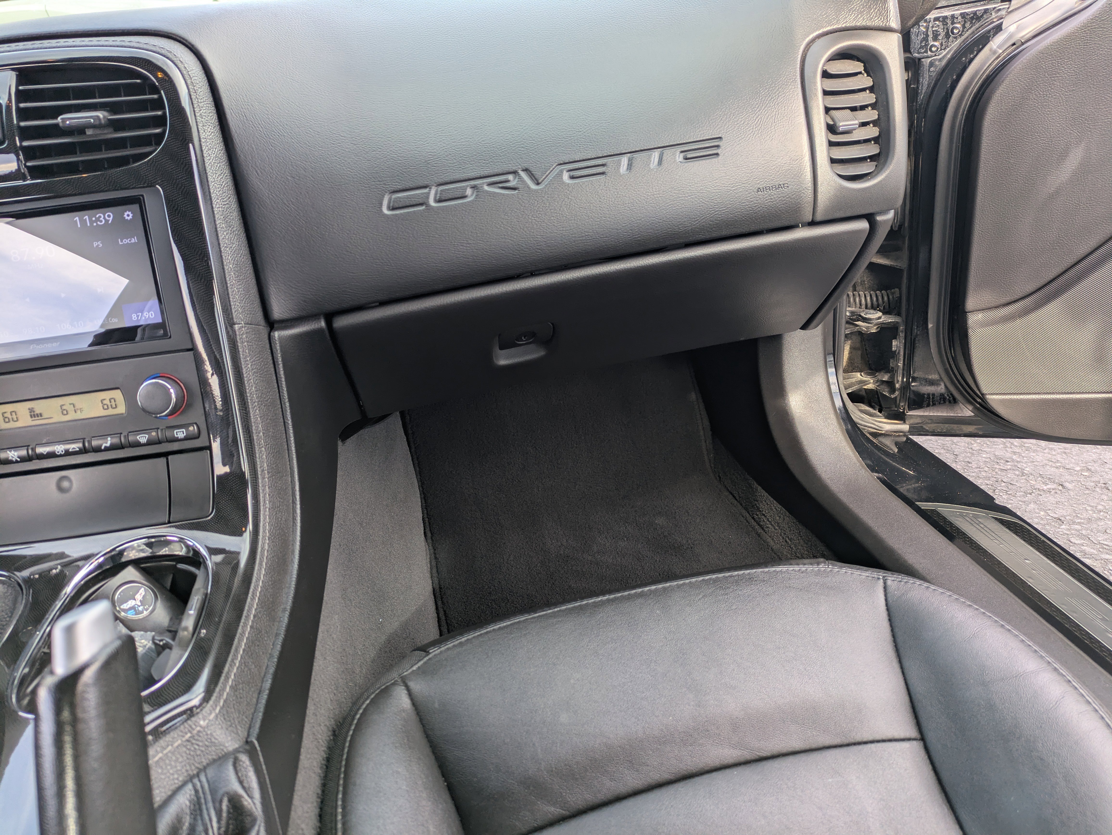 Used 2011 Chevrolet Corvette Coupe w/ 1LT image 17