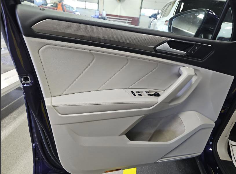 Used 2023 Volkswagen Tiguan SE w/ Panoramic Sunroof Package image 25
