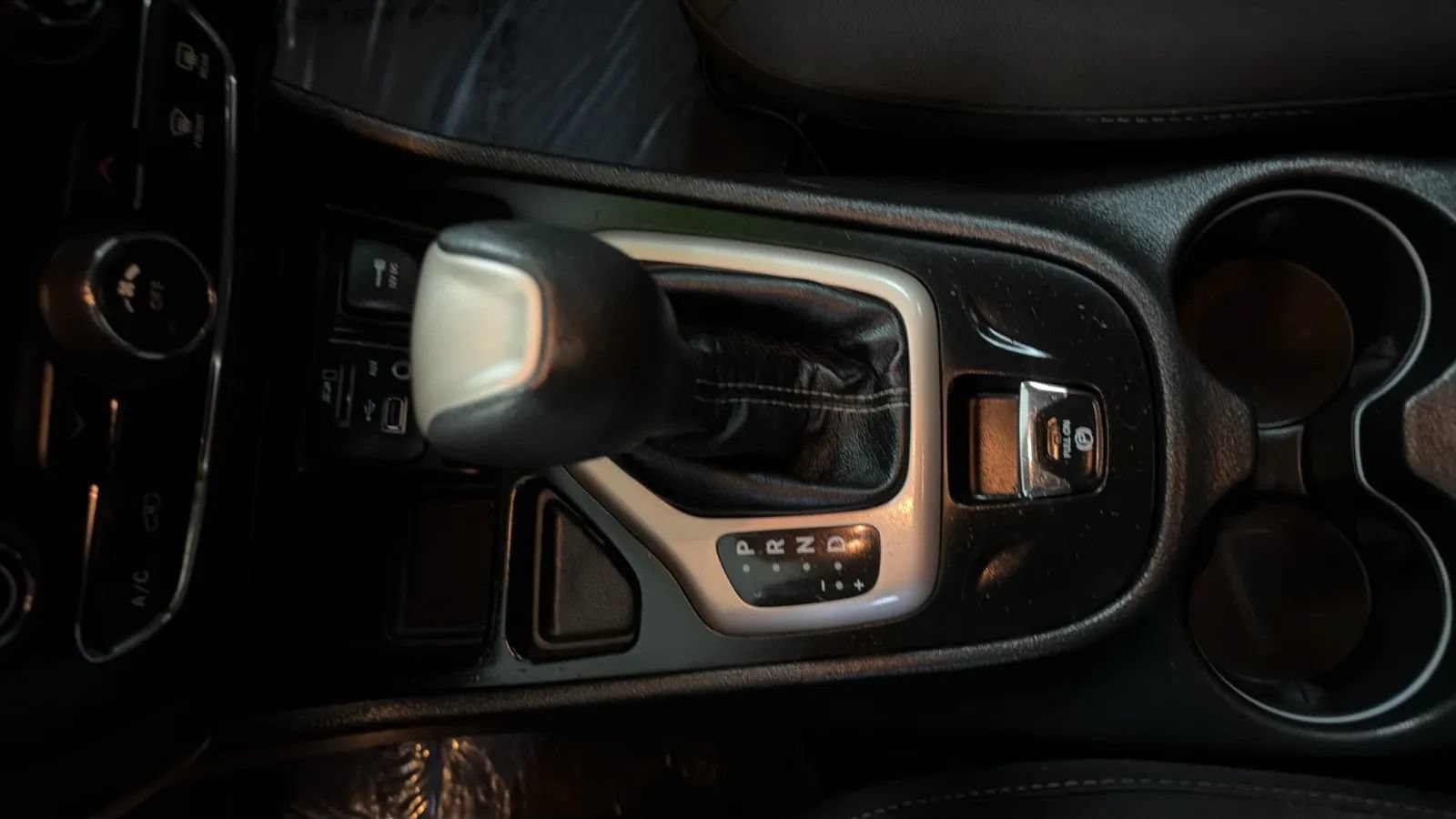 Used 2017 Jeep Cherokee Latitude FWD image 12