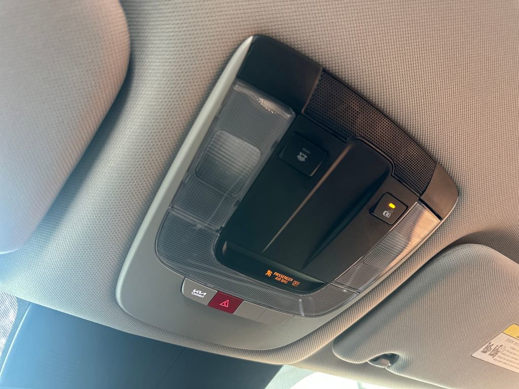 Used 2025 Kia Sorento S image 32